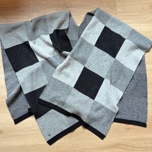 Lululemon Athletica Black and Gray Knit Poncho/Wrap